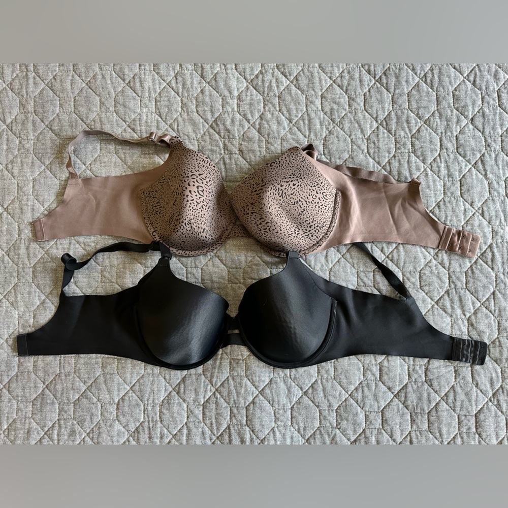 Set of 2 EUC Warner’s side-smoothing bras size 36D. Black and tan w/black